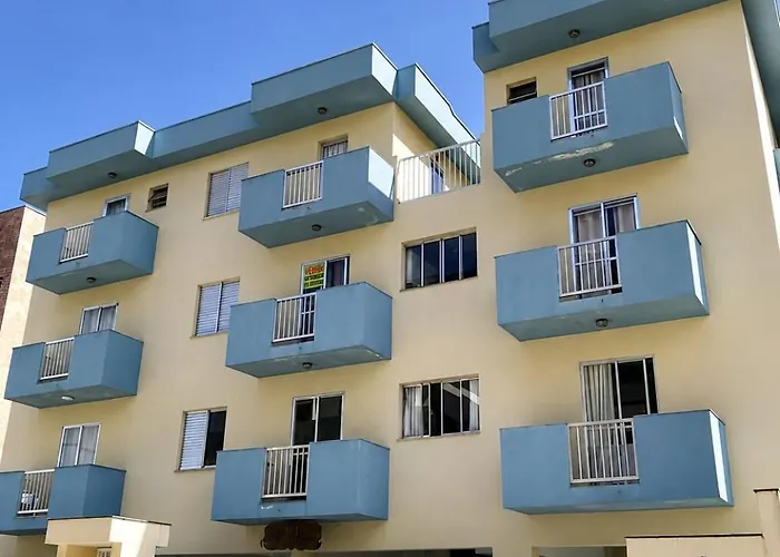 Apartamento bem equipado com ar condicionado e churrasqueira a 100 metros da praia - 02 dormitórios - Edifício Água Viva